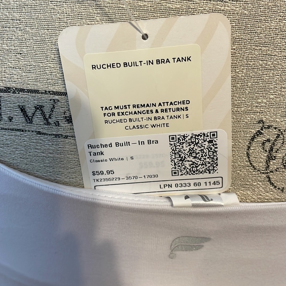 🎉 NWT Fabletics Ruched Built In Bra Tank - Picture 4 of 5